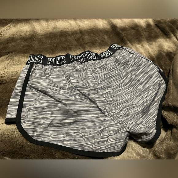 Cute shorts - Picture 2 of 2